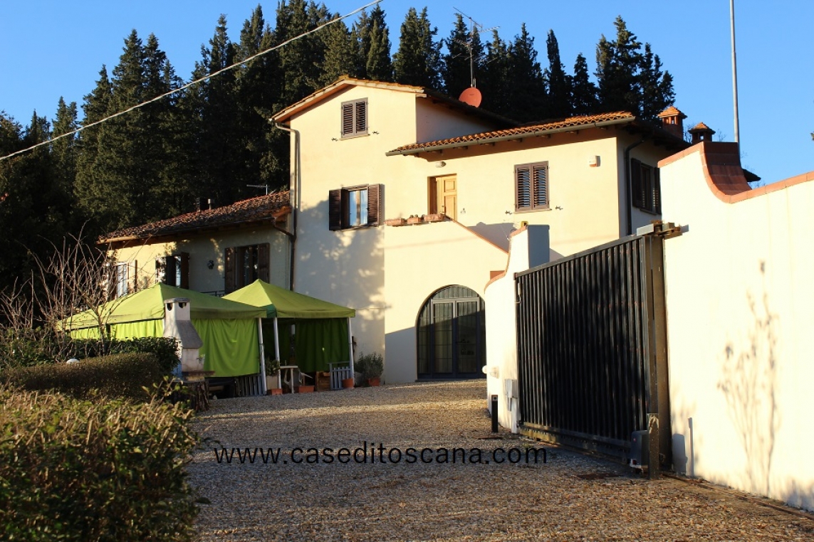 SANT'ELLERO - STUPENDO TERRATETTO CON PARCO DI 7500 MQ