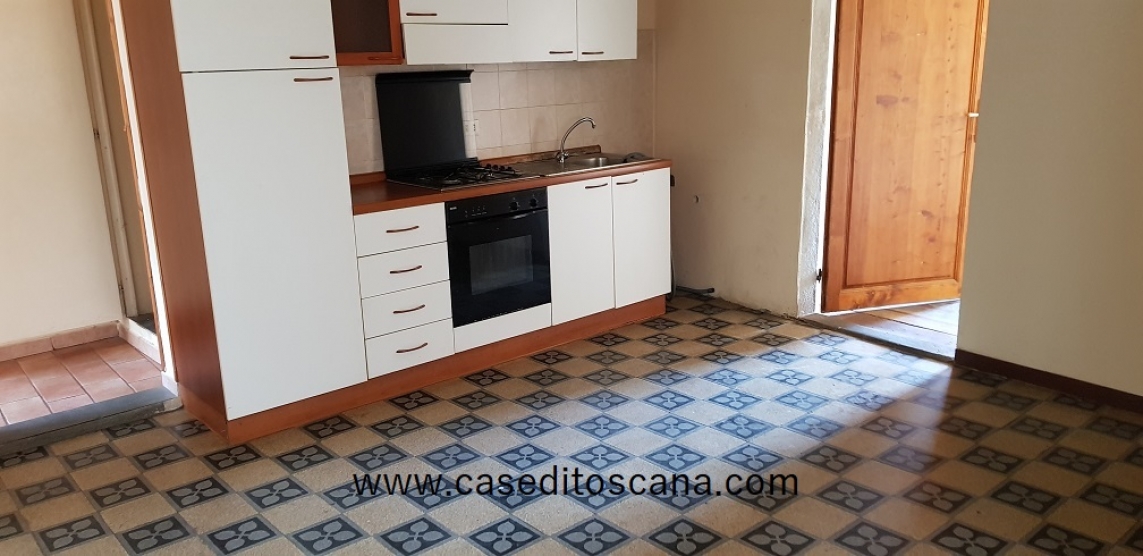 CENTRO STORICO - BILOCALE CON TERRAZZA E CANTINA/STUDIO