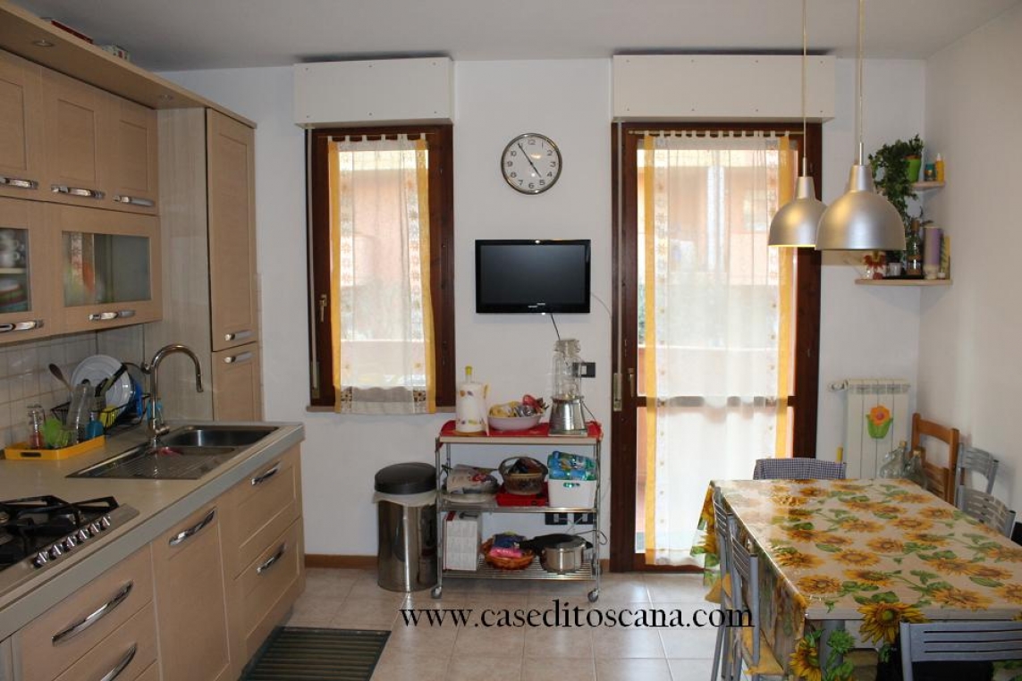 TROGHI/CELLAI - AMPIO E LUMINOSO 4 VANI CON 2 TERRAZZE E GARAGE