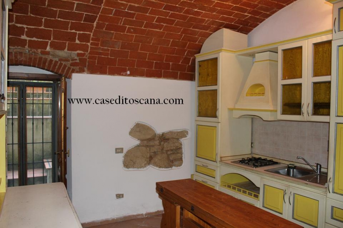 LA FONTE - CARATTERISTICO BILOCALE CON VOLTE E ARCHI IN COTTO