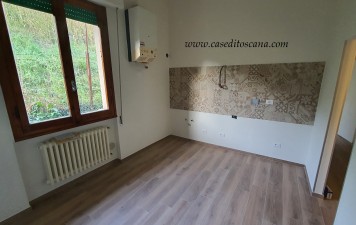 RIGNANO SULL'ARNO - LUMINOSO 3 VANI RISTRUTTURATO CON GARAGE