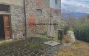 LECCIO - DELIZIOSA PORZIONE DI COLONICA A 1 KM DA OUTLET THE MALL